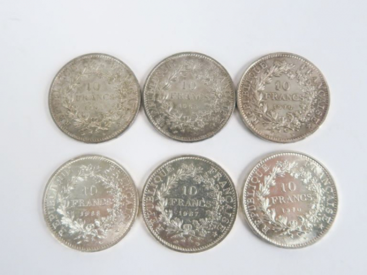 Lot de pièces en argent :  - 25 pièces de 5 Francs en argent. 299 g - 