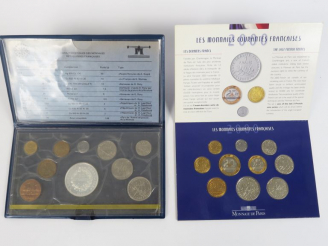 Vente aux enchères Coffret 'Monnaie de Paris' : 10 pièces Coffret 'monnaie de Paris' : 10
