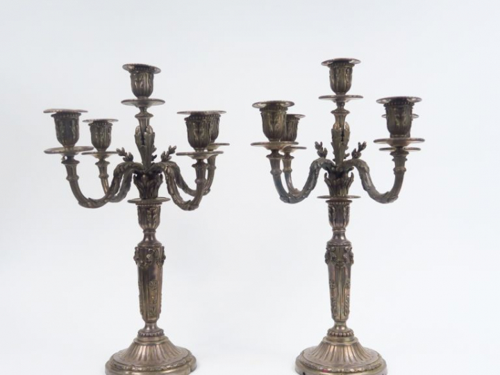 Paire de candélabres de style Louis XVI en argent, poinçon Minerve, éc