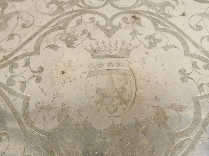 Grand plateau Napoléon III de style rocaille en argent, poinçon Minerv