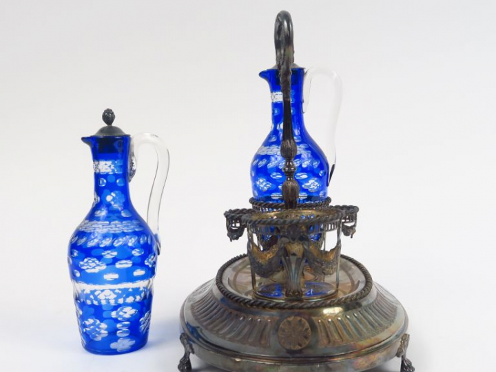 Porte huilier-vinagrier Louis XVI en argent, à décor de cannelures sur