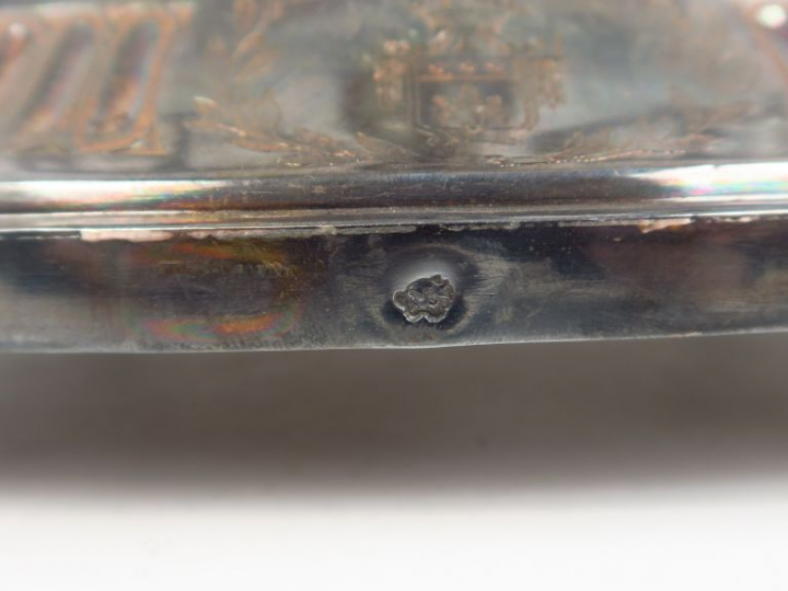 Porte huilier-vinagrier Louis XVI en argent, à décor de cannelures sur