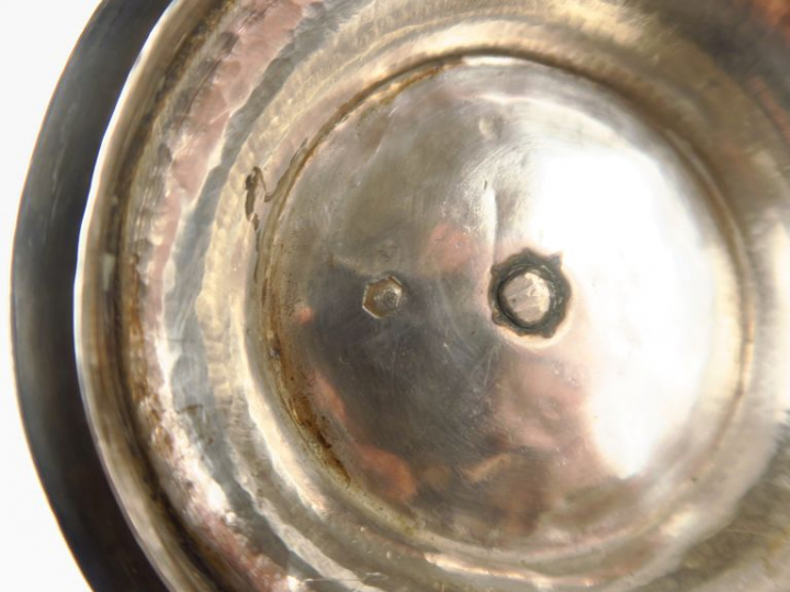 Verseuse en argent, poinçon Vieillard, à décor de palmettes, reposant 