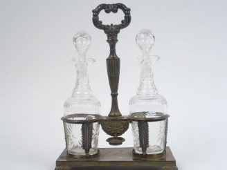 Vente aux enchères Porte huilier-vinaigrier Restauration en argent, poinçon Vieillard, à 