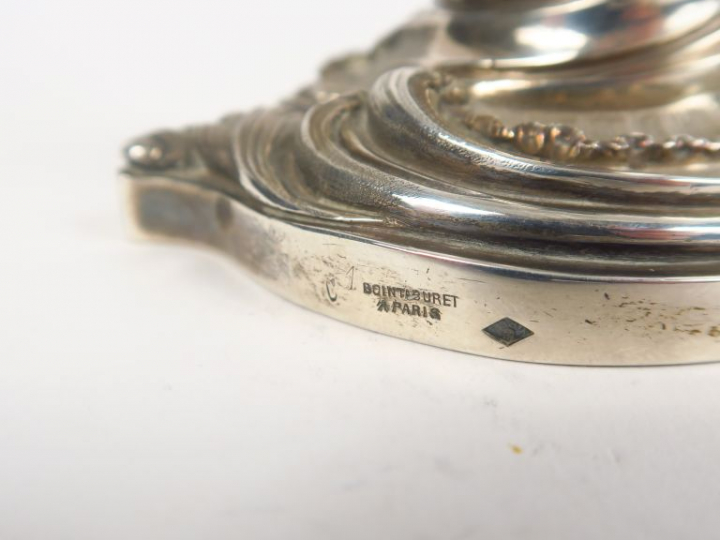 BOINTABURET à Paris.  Paire de bougeoirs de toilette de style rocaille