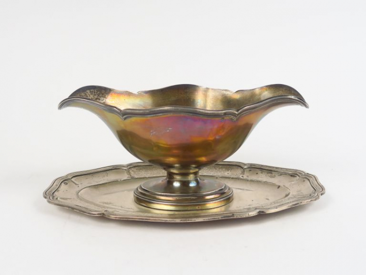 Saucière de style Louis XV en argent, poinçon Minerve, modèle à filets