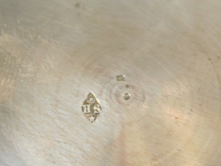 Verseuse de style Louis XVI en argent, poinçon Minerve, à décor de fri