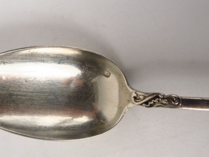 Ensemble de couverts en argent, français ou etrangers.  Poinçons dépar