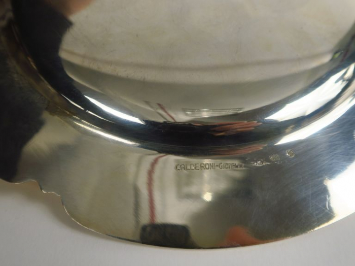 CALDERONI. GIOIELLI à Milan.  Suite de 12 assiettes à dessert en argen