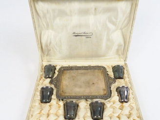 Vente aux enchères Service à liqueur de style Art Nouveau en argent, poinçon Minerve, com