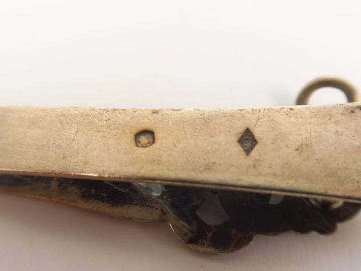 Lot comprenant :  - une cuillère en argent, poinçon Minerve.  - deux d