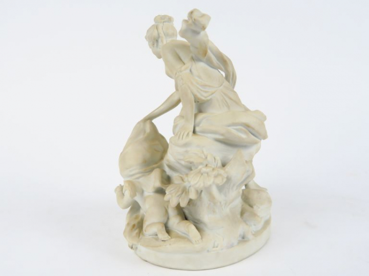 SEVRES d'après FALCONET  "La curiosité" Groupe XIXème en biscuit.  Sig