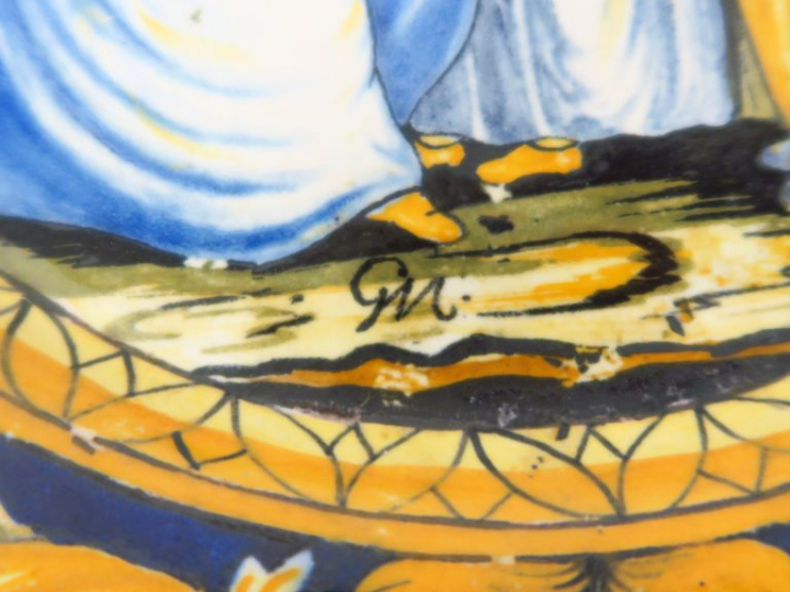 Suite de quatre assiettes XIXème en faïence italienne, à décor ocre et