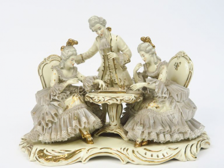 DRESDE. "La partie d'échecs" Groupe en biscuit et porcelaine ivoire re