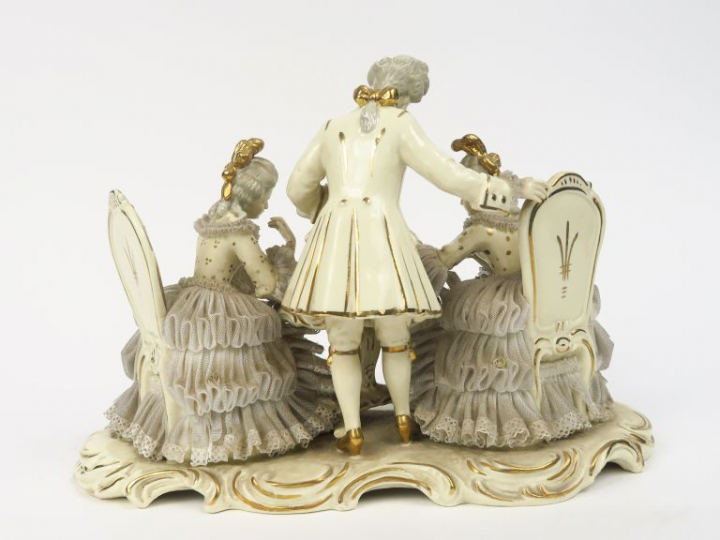 DRESDE. "La partie d'échecs" Groupe en biscuit et porcelaine ivoire re