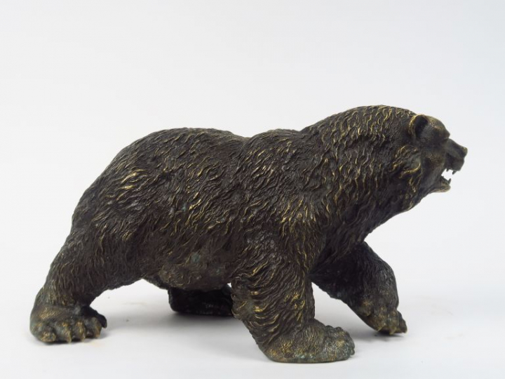 "Ours" Sujet en bronze à patine médaille.  20 x 39 cm