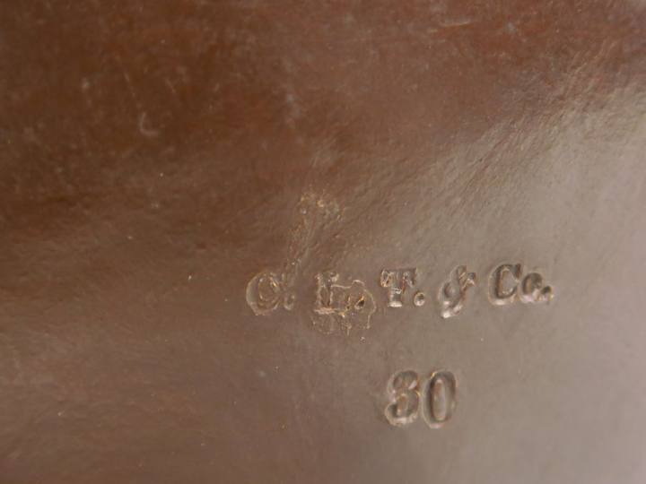 Deux différents pots à tabac fin XIXème en terre cuite à patine brune 