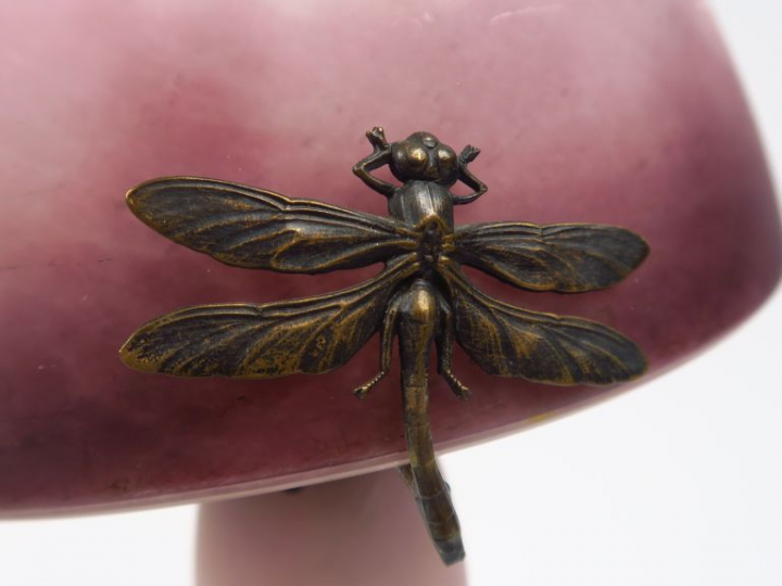 Le Verre Français Lampe champignon en verre mauve et rose.  Monture en