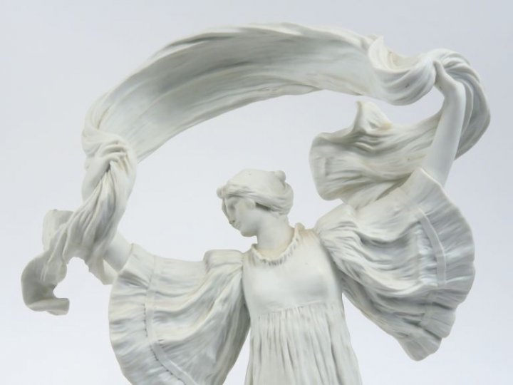 Agathon LEONARD "Danseuse à l'écharpe" Sujet en biscuit de Sèvres. Por