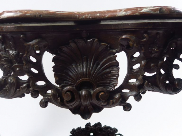 Console Régence en chêne mouluré et sculpté, à décor de coquille, de p