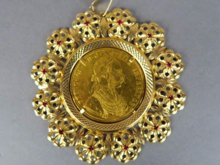 Pendentif en or jaune, orné d'une pièce or de 4 Ducat François Joseph 