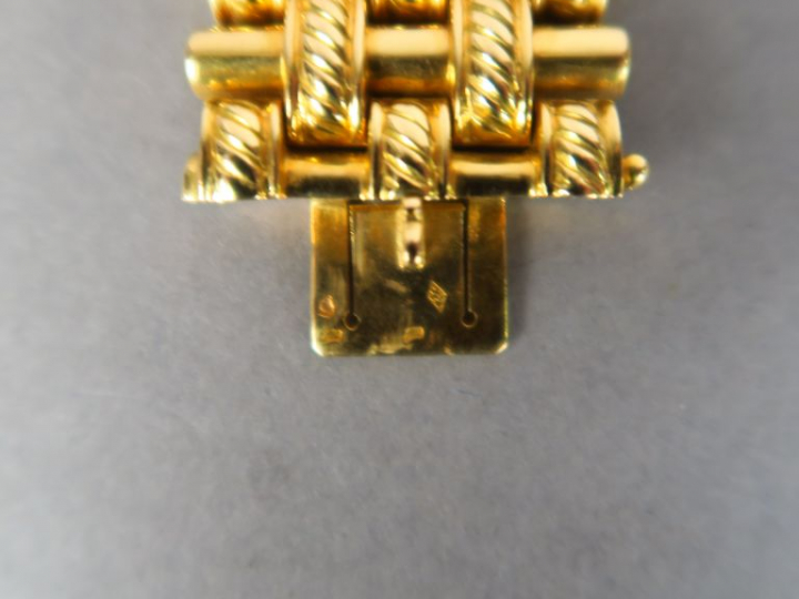 Bracelet tank en or jaune. Long. 18 cm  Poids. 76,28 g