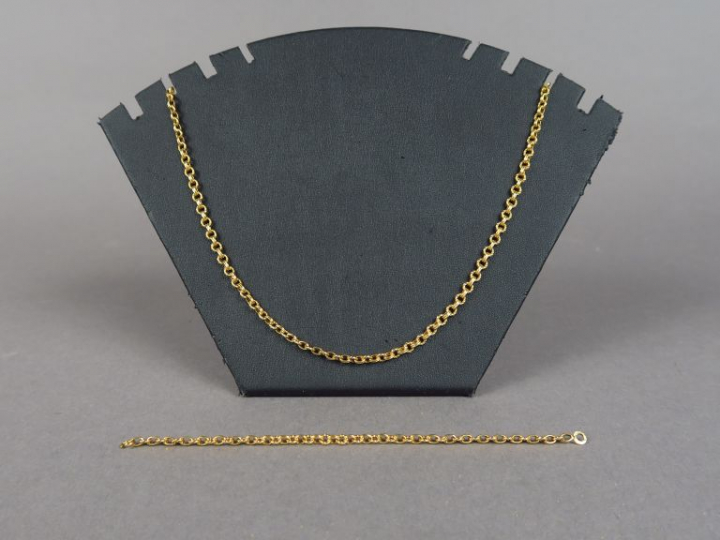 Chaine et bracelet en or jaune, assortis. Poids. 18 g (manque le fermo