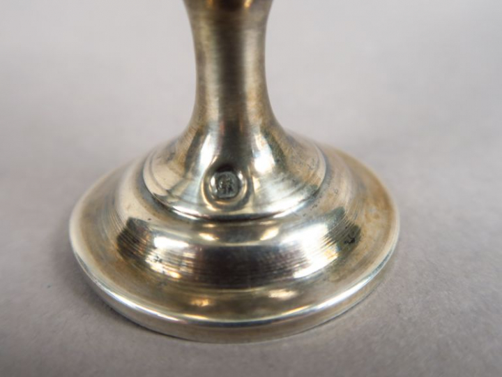 Coquetier de style Louis XVI en argent et vermeil, poinçon Minerve, à 