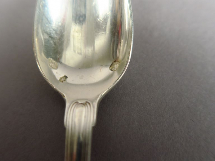 Suite de douze cuillères à moka en argent, poinçon Minerve, modèle à d