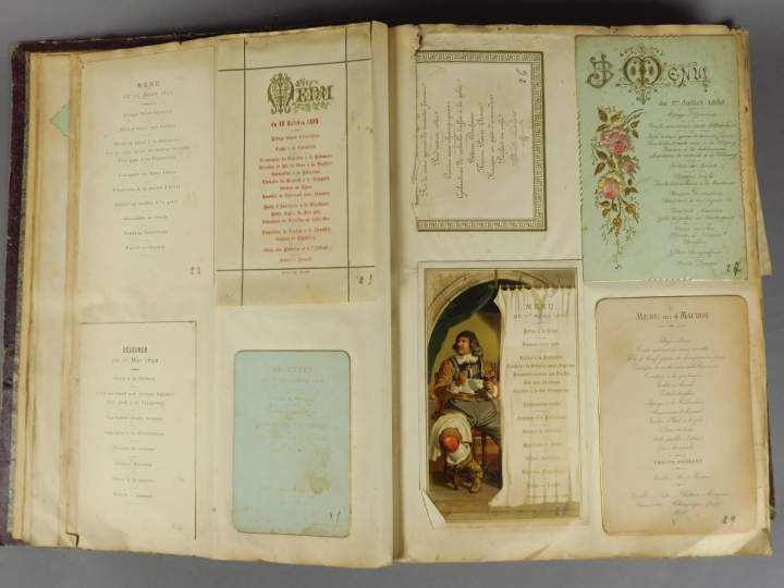 Album contenant plus de 450 menus fin XIXème et début XXème.  (quelque