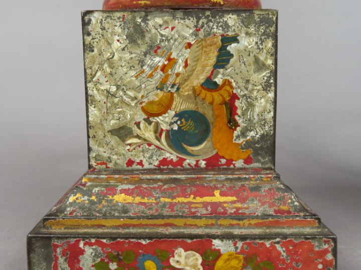 Paire de lampes Directoire en tôle peinte, en forme de colonne.  H. 35