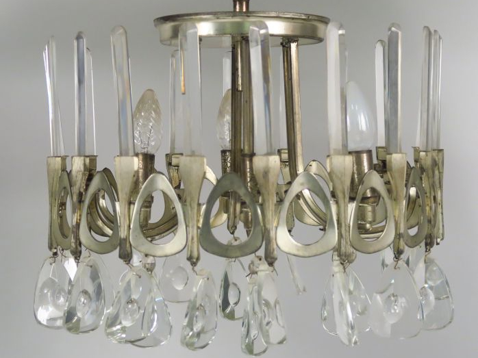 Lustre années 70 en métal et pampilles. Diam. 38 cm  H. 31 cm