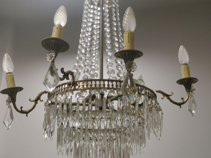 Petit lustre mongolfière à pampilles, éclairant à six lumières