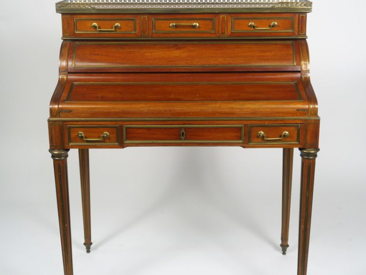 Bureau à gradin de style Louis XVI en acajou et placage d'acajou filet