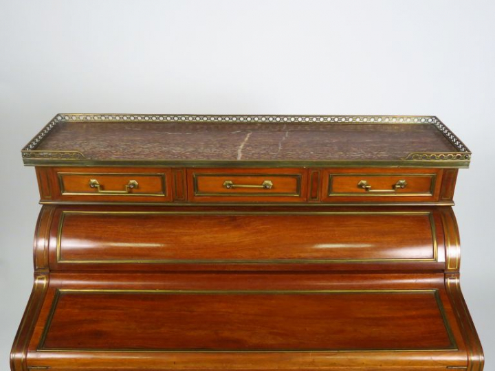 Bureau à gradin de style Louis XVI en acajou et placage d'acajou filet