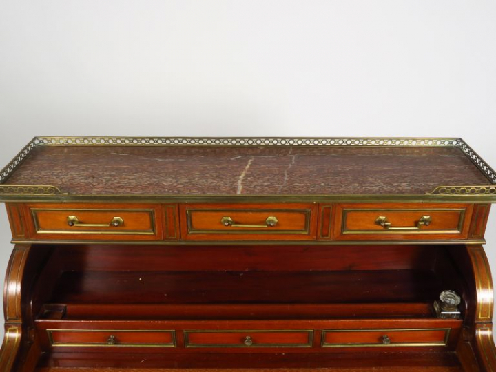 Bureau à gradin de style Louis XVI en acajou et placage d'acajou filet