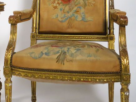 Mobilier de salon Napoléon III de style Louis XVI en bois mouluré, scu