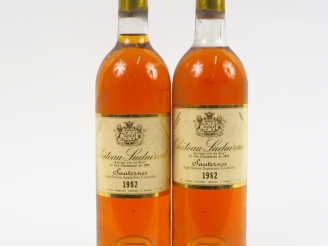 Vente aux enchères 2 BOUTEILLES CHÂTEAU SUDUIRAUT 1er CC SAUTERNES - 1982 - LB