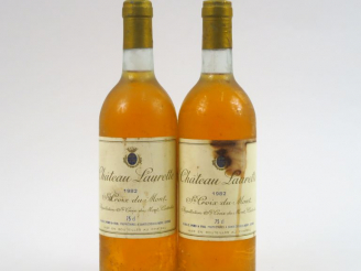 Vente aux enchères 2 BOUTEILLES CHÂTEAU LAURETTE STE CROIX DU MONT - 1982 - BG/ET
