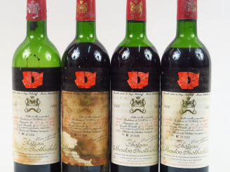 Vente aux enchères 4 BOUTEILLES CHÂTEAU MOUTON ROTHSCHILD 1er GCC PAUILLAC - 1972 - 1 HEP