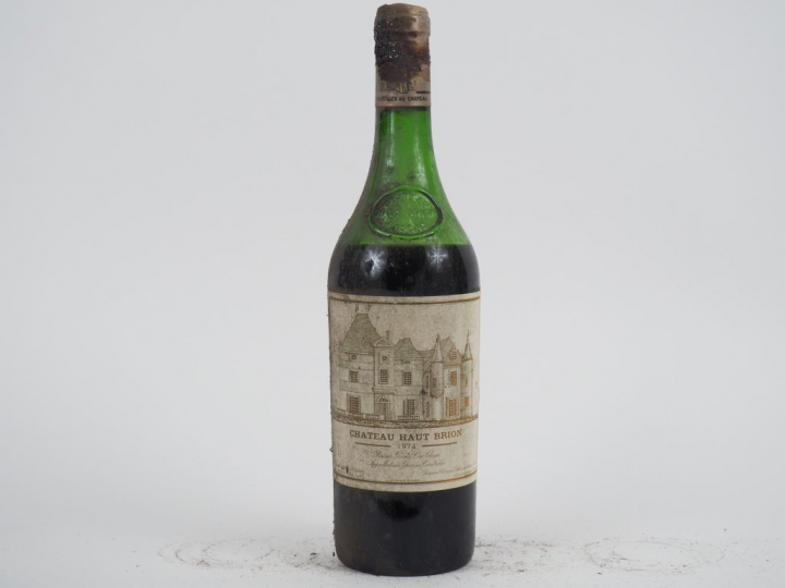 1 BOUTEILLE CHÂTEAU HAUT BRION 1er GCC GRAVES - 1974 - 8 CM/BLS
