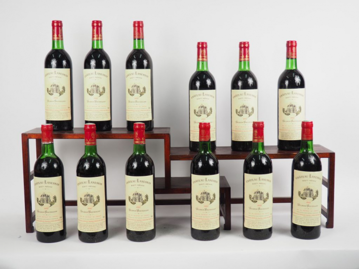 12 BOUTEILLES CHÂTEAU LANESSAN HAUT MEDOC - 1982 - CBO- 6 LB/4 HEP/2 M
