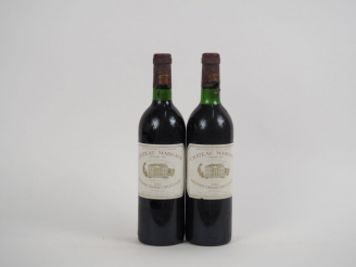 Vente aux enchères 2 BOUTEILLES CHÂTEAU MARGAUX 1er GCC MARGAUX - 1983 - 1 BG/1 LB/ CAPS 