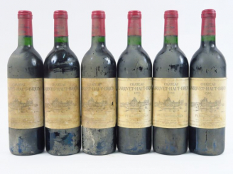 Vente aux enchères 6 BOUTEILLES CHÂTEAU LARRIVET HAUT BRION GRAVES - 1988 - ES/3 BG