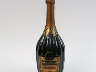 Vente aux enchères 1 BOUTEILLE CHAMPAGNE MUMM 'RENE LALOU' - 1979 - 1 CM SOUS LA COIFFE/C