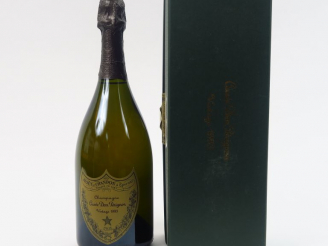 Vente aux enchères 1 BOUTEILLE CHAMPAGNE DOM PERIGNON - 1993 - COFFRET