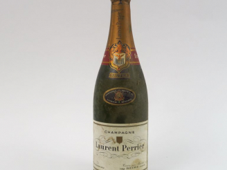 Vente aux enchères 1 VIEILLE BOUTEILLE CHAMPAGNE LAURENT PERRIER