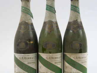Vente aux enchères 3 VIEILLES BOUTEILLES CHAMPAGNE MUMM 'CORDON VERT' DEMI SEC - BONS NIV
