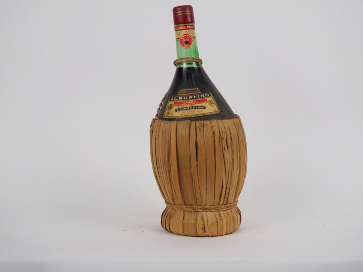 1 FLACON (1,88 L) CHIANTI RUFFINO - 1977