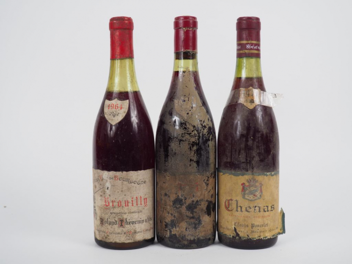 3 BOUTEILLES : 1 CHENAS C. PONCELET 1971 2,5 CM - 1 PERNAND VERGELESSE